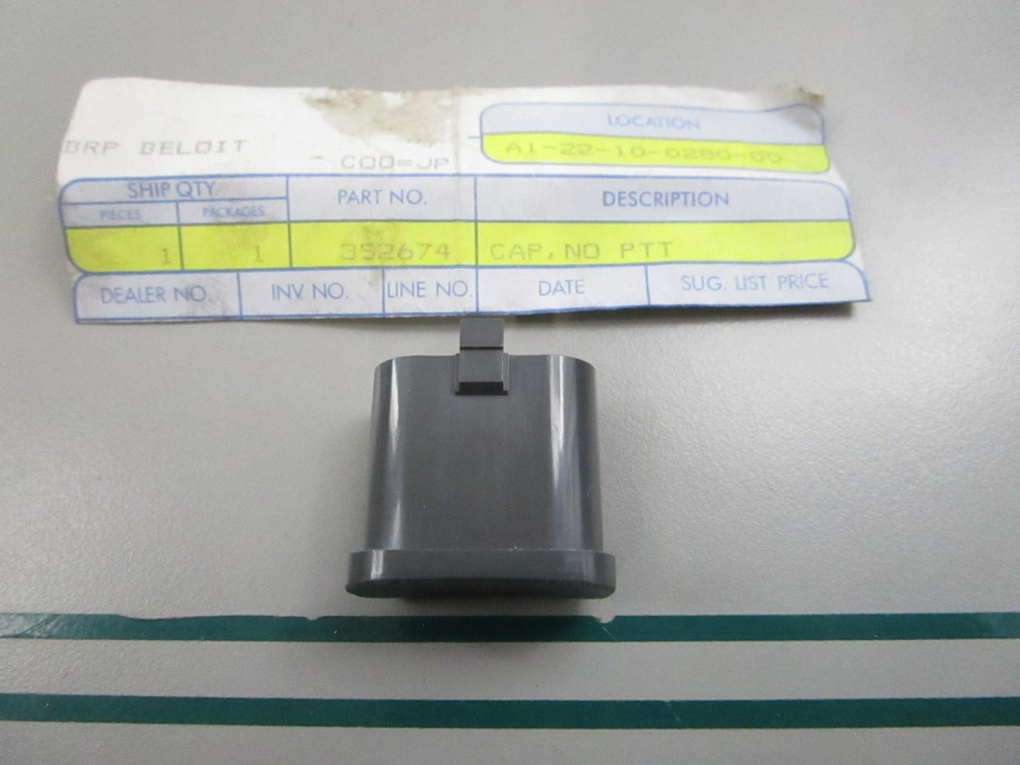 NEW OEM 352674 0352674 OMC Johnson Evinrude Cap 0810