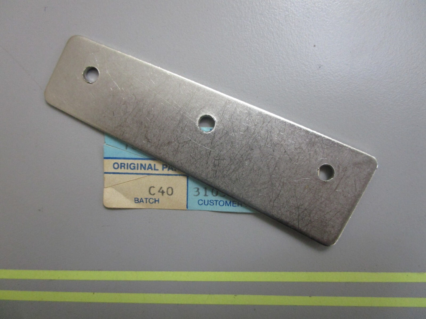 *NEW OEM* 0810 Volvo Penta Attaching Plate 852643