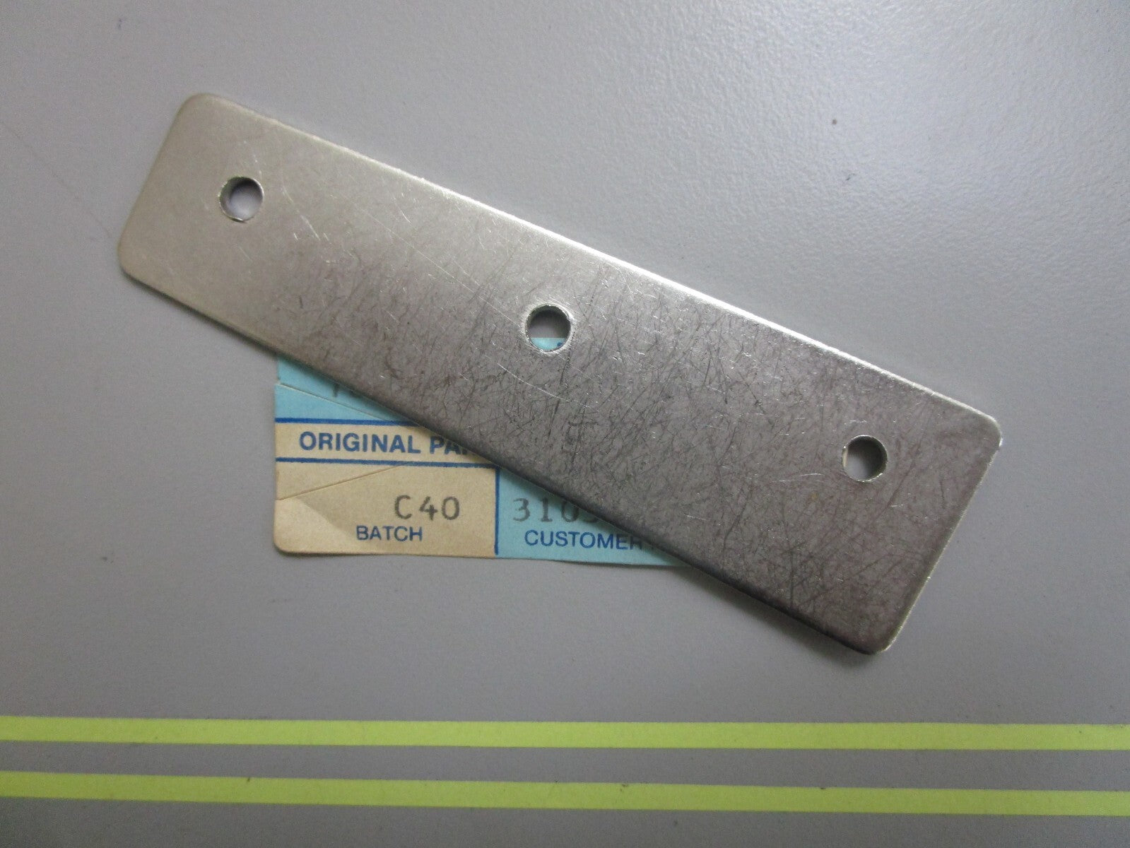 *NEW OEM* 0810 Volvo Penta Attaching Plate 852643