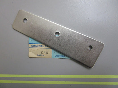 *NEW OEM* 0810 Volvo Penta Attaching Plate 852643