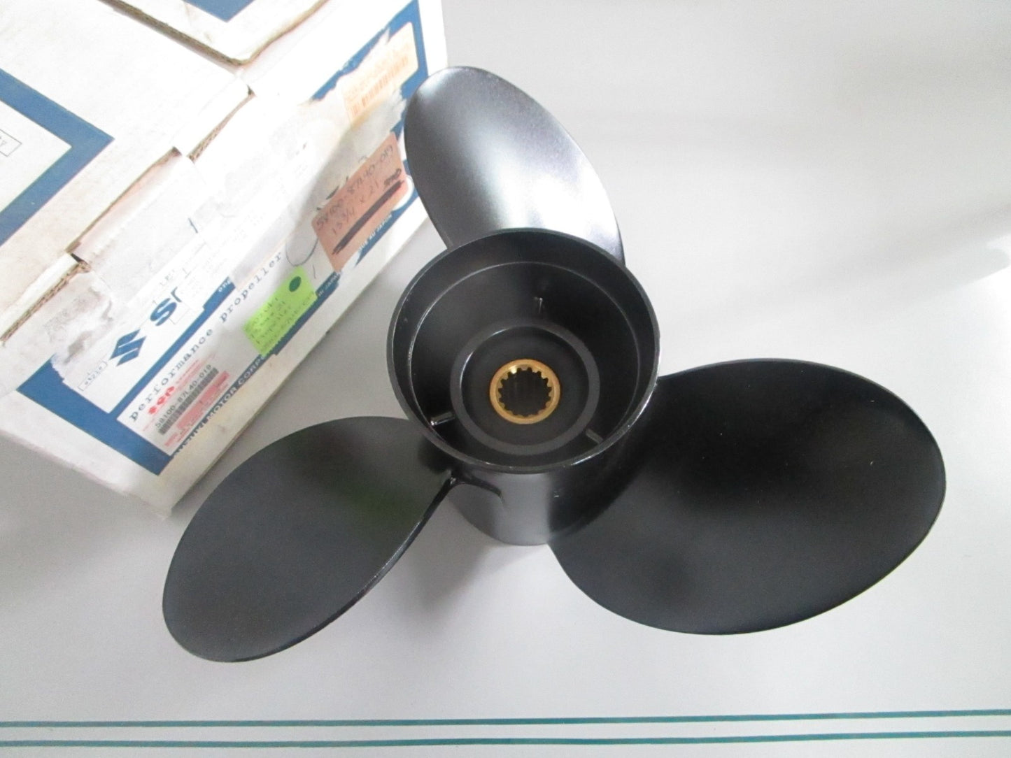 NEW OEM 58100-87L40-019 Suzuki 13¾ × 21 Propeller 0820
