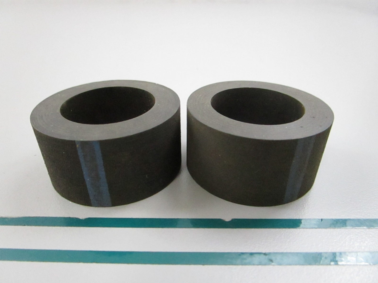 NEW OEM (LOT OF 2) 315305 0315305 OMC Johnson Evinrude Cushion 0810