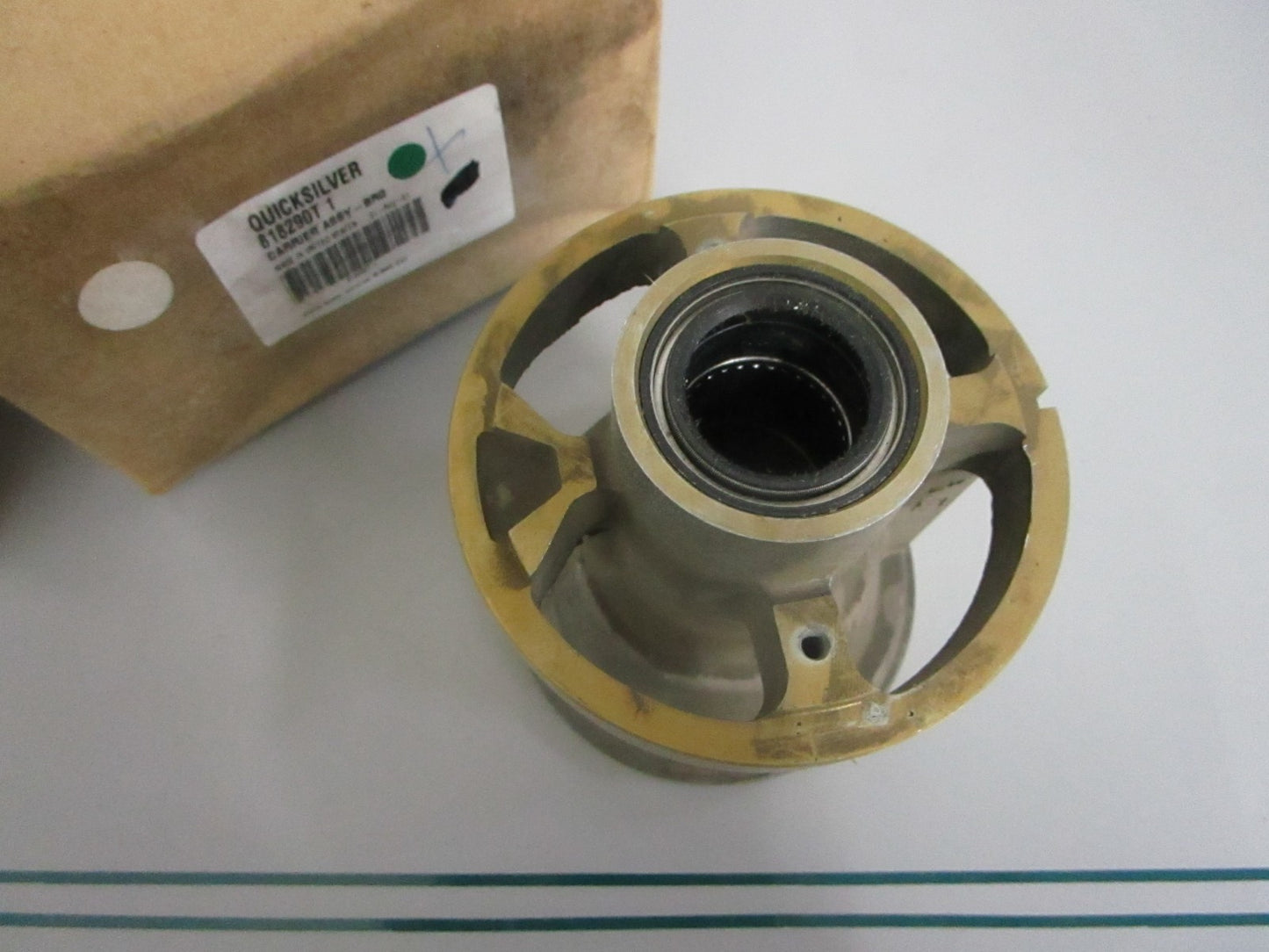 NEW OEM 818290T1 Mercury Quicksilver Bearing Carrier Assy 0820