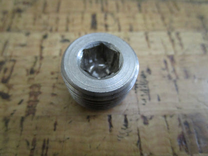 *NEW OEM* 0810 OMC Johnson Evinrude Pipe Plug 3852440