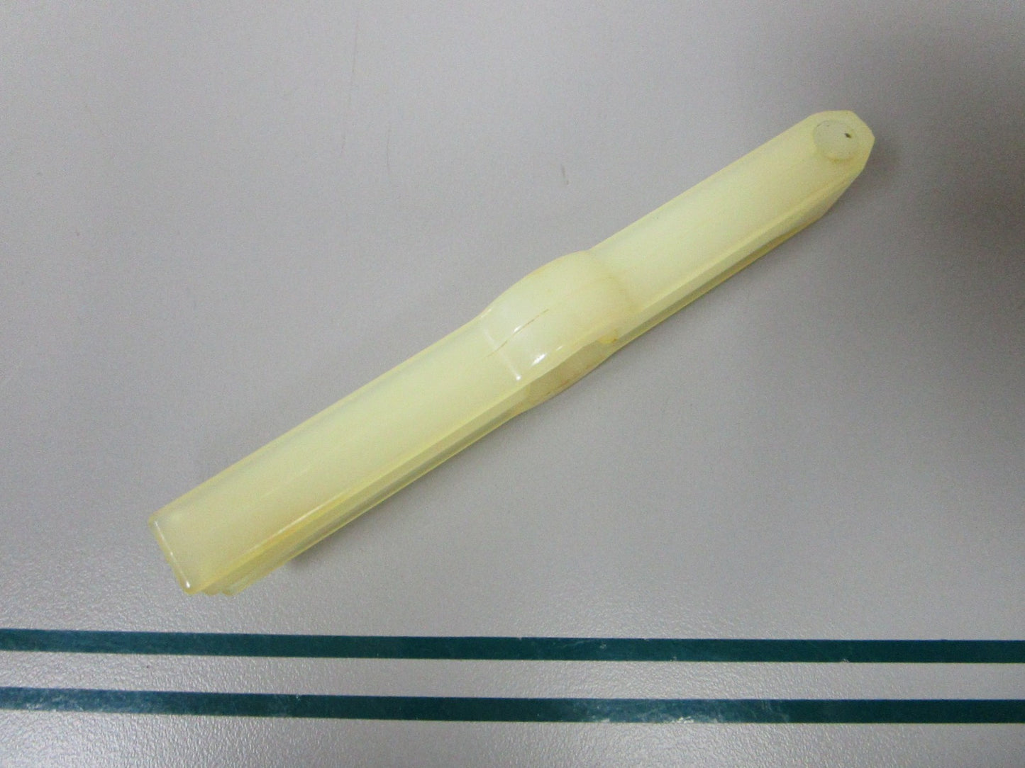 NEW OEM 308034 0308034 OMC Johnson Evinrude Casing Guide 0810