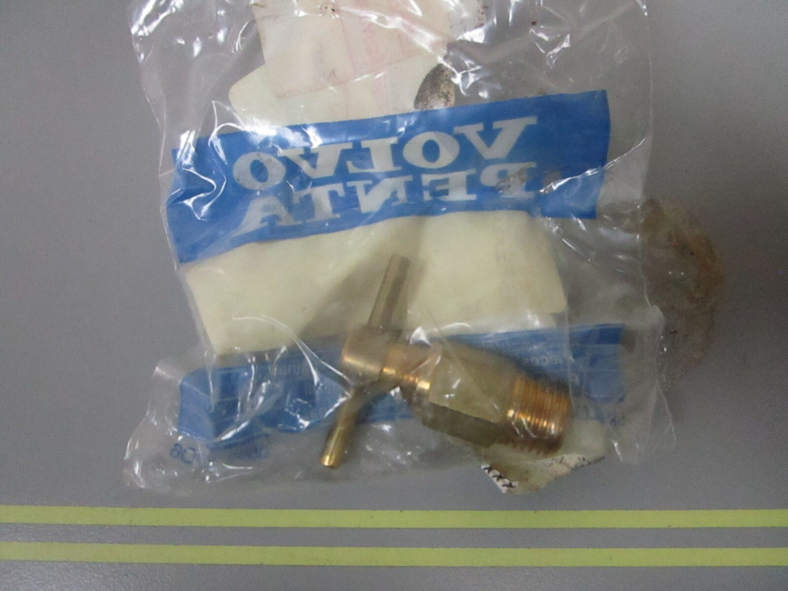 *NEW OEM* 0810 Volvo Penta Shut Off Cock Screw 840292