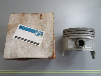*NEW OEM* 0820 GM Piston 3816974 3796494