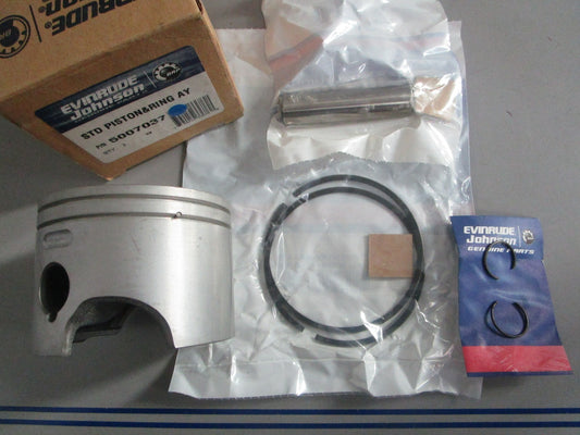 NEW OEM 5007037 OMC Johnson Evinrude STD Piston & Ring Assy 0820
