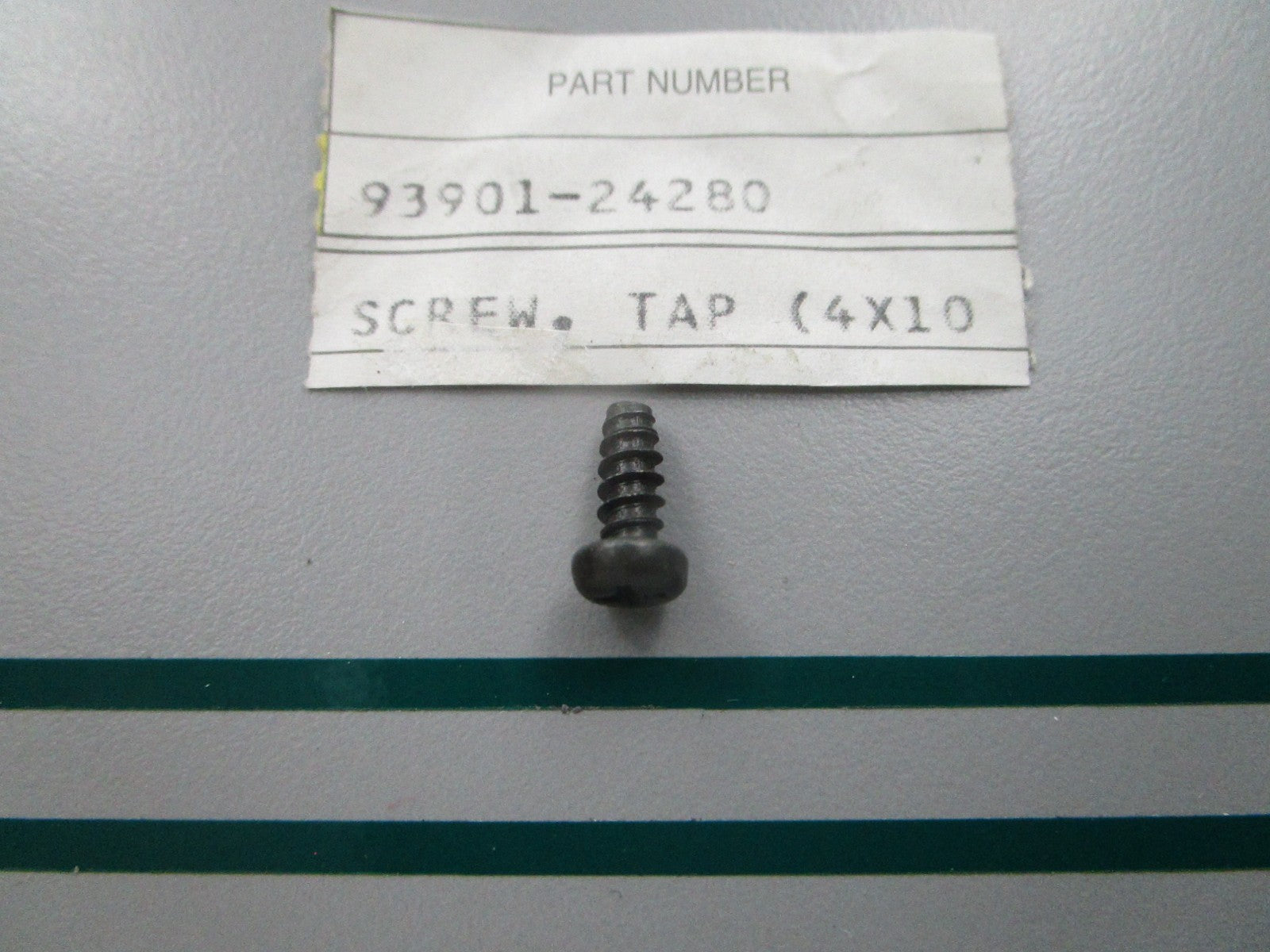 NEW OEM 93901-24280 Honda 4 x 10 Tap Screw 0810