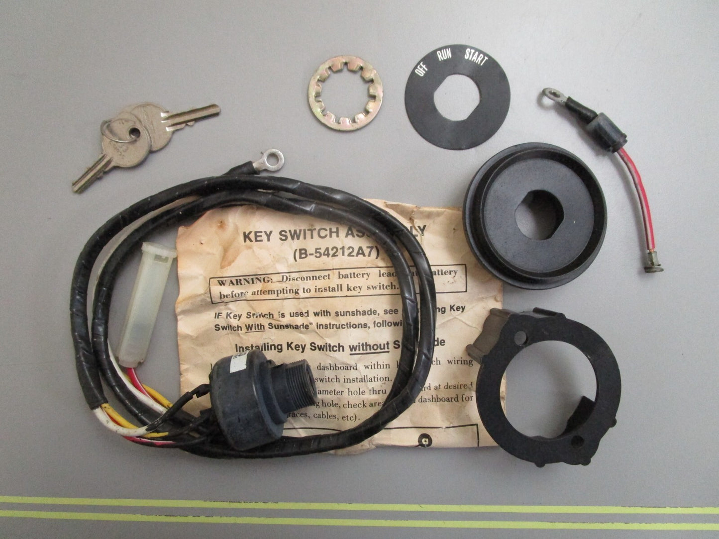 *NEW OEM* 0820 Mercury Quicksilver Key & Switch Assy 54212A7