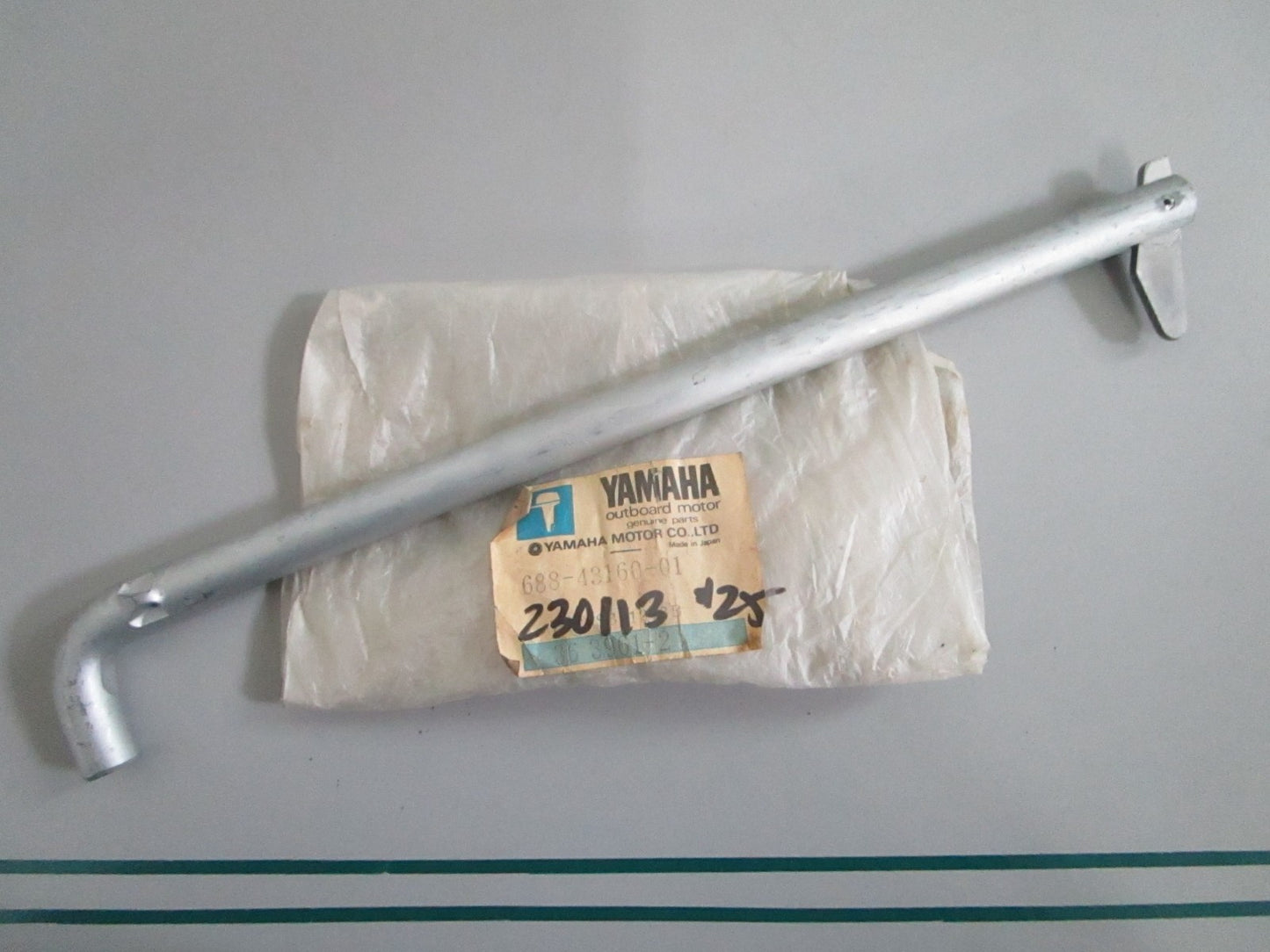 NEW OEM 688-43160-01-00 Yamaha Tilt Rod 0820