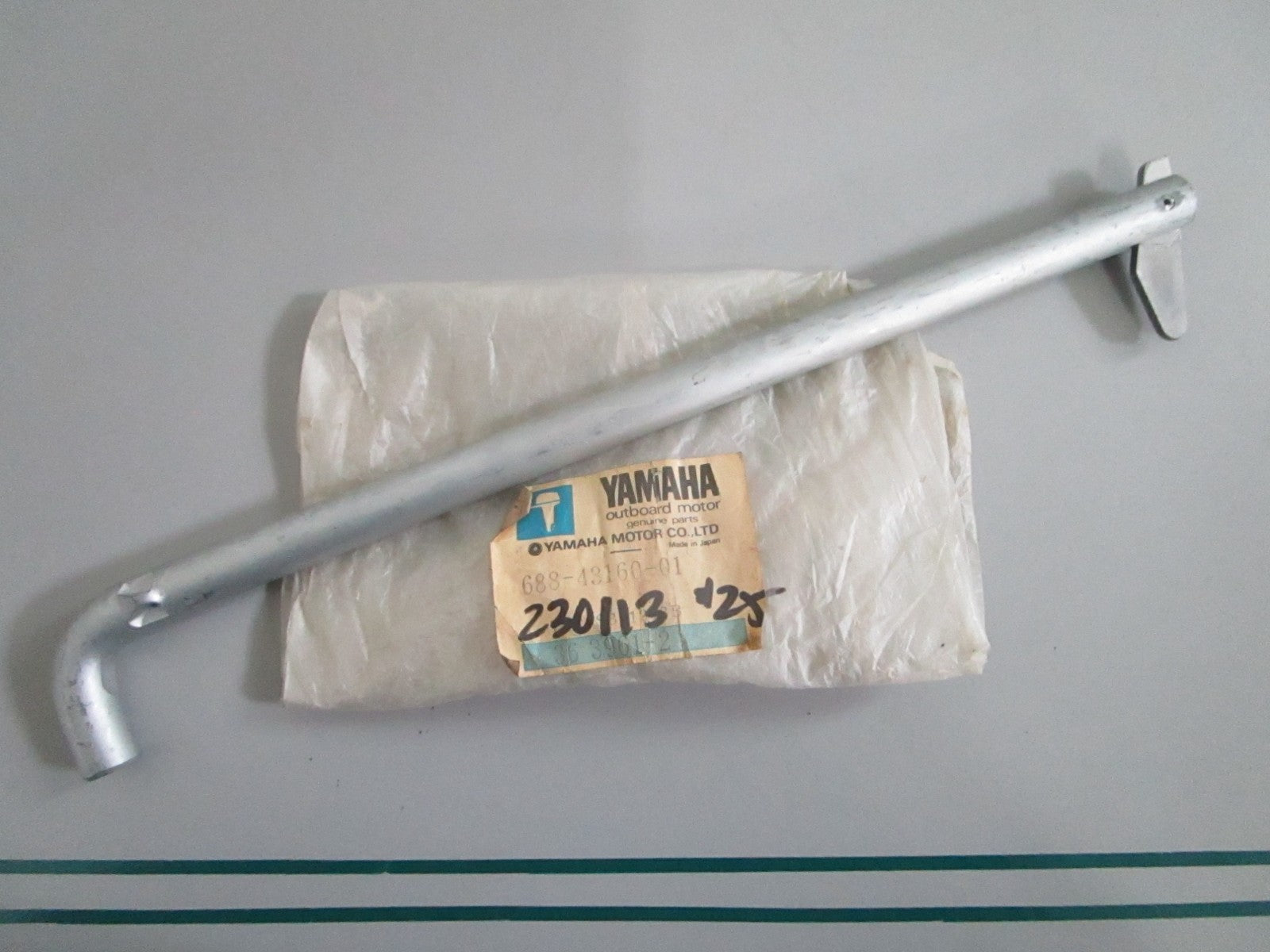 NEW OEM 688-43160-01-00 Yamaha Tilt Rod 0820