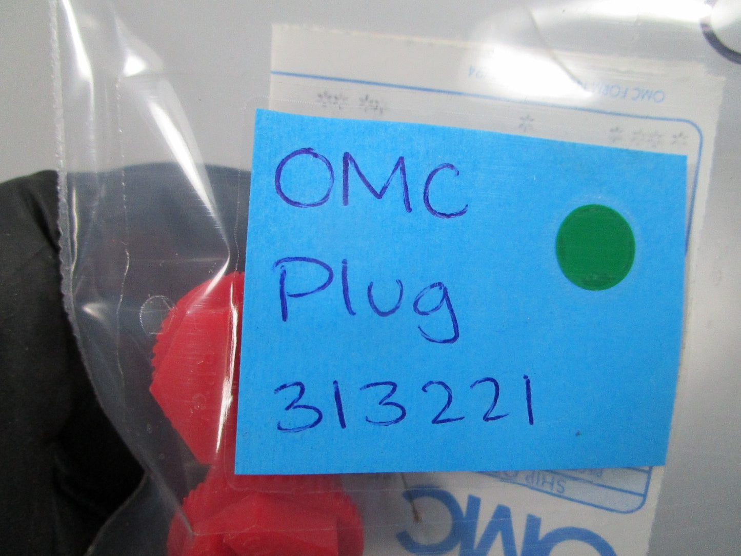 NEW OEM 313221 0313221 OMC Johnson Evinrude Plug 0810