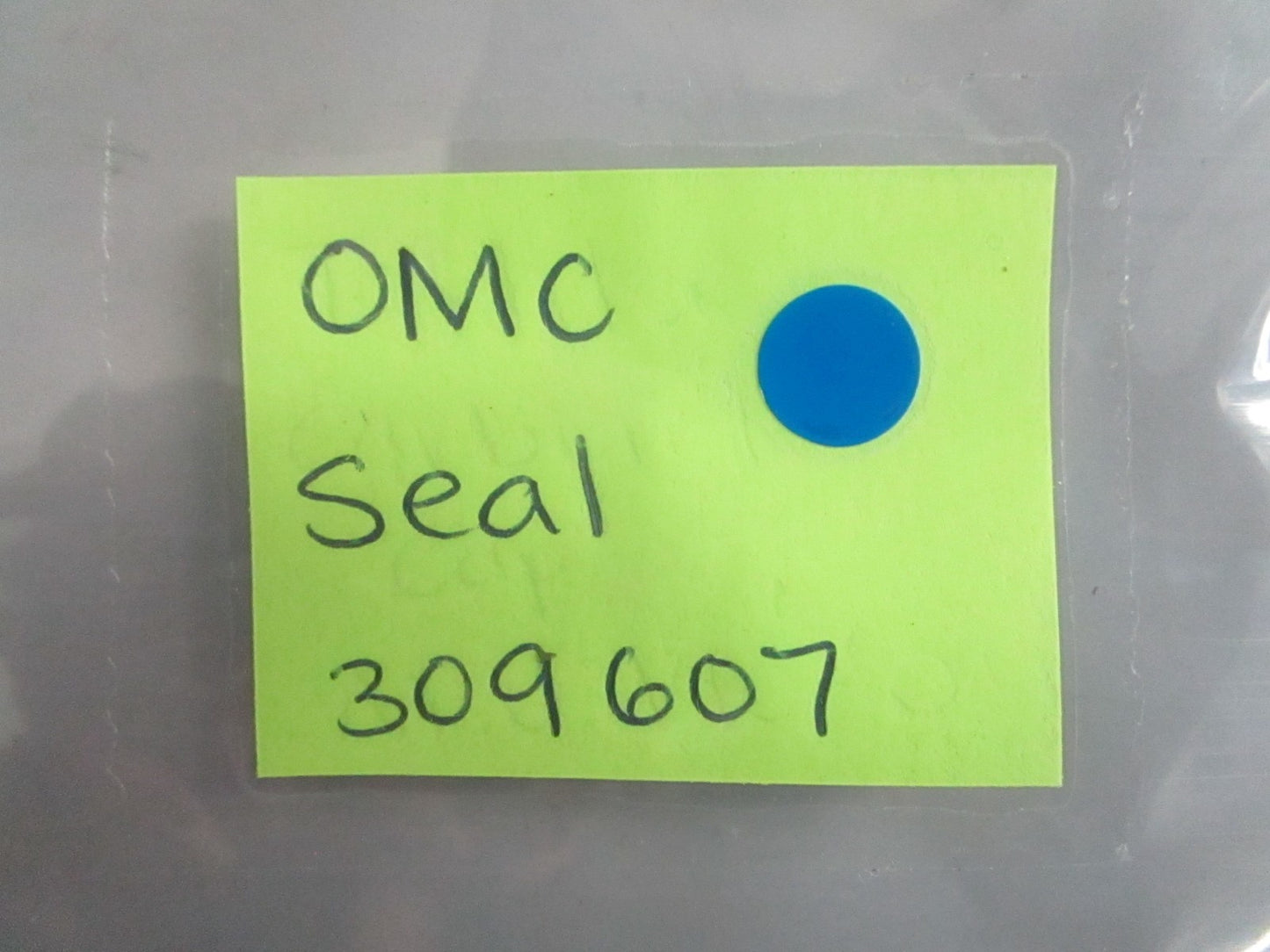 NEW OEM 309607 0309607 OMC Johnson Evinrude Seal 0820