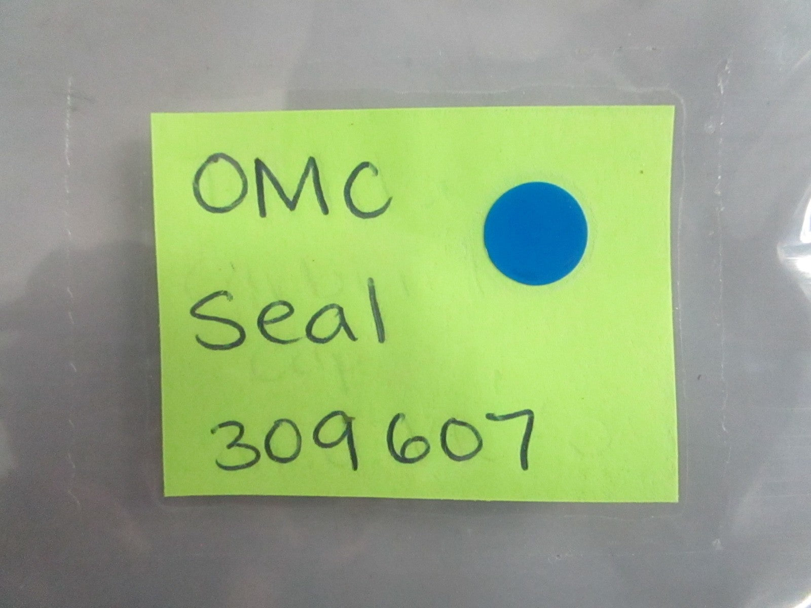 NEW OEM 309607 0309607 OMC Johnson Evinrude Seal 0820