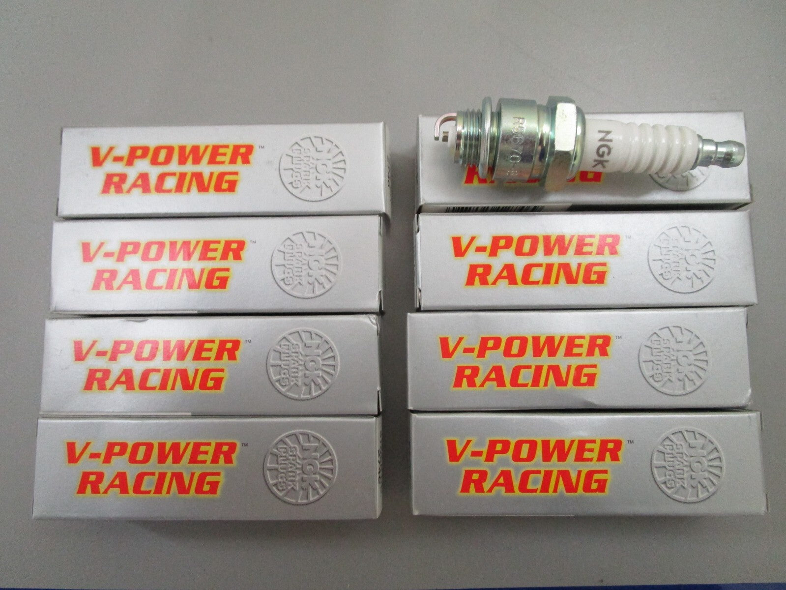 *NEW* (LOT OF 8) 0810 NGK V-Power Spark Plugs R5670-6 (2746 )