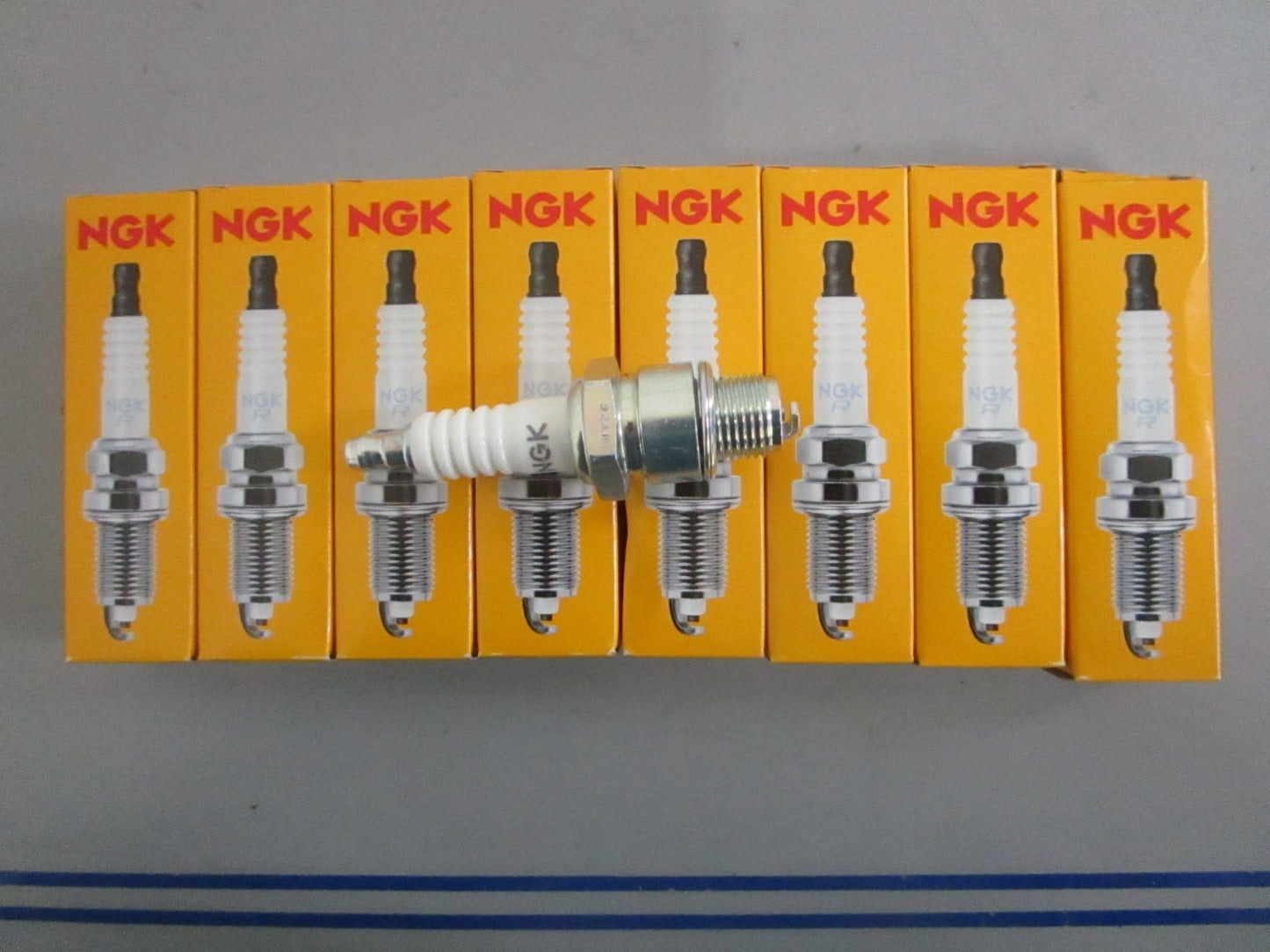 NEW OEM (LOT OF 8) B7HS-10 NGK Spark Plug 0820
