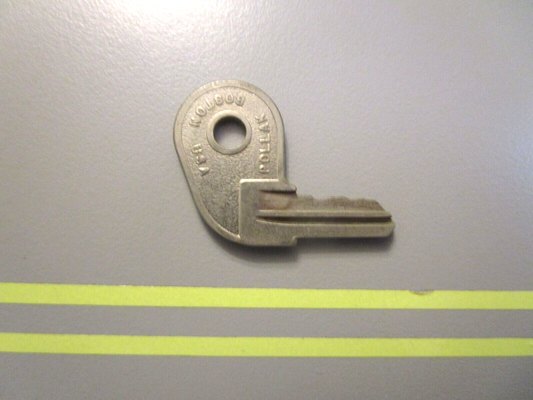 *NEW OEM* 0750 OMC Johnson Evinrude IGNITION KEY (73-9)  501774 0501774