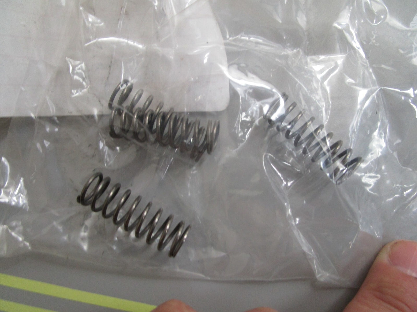 *NEW OEM* 0810 Volvo Penta Spring 814184