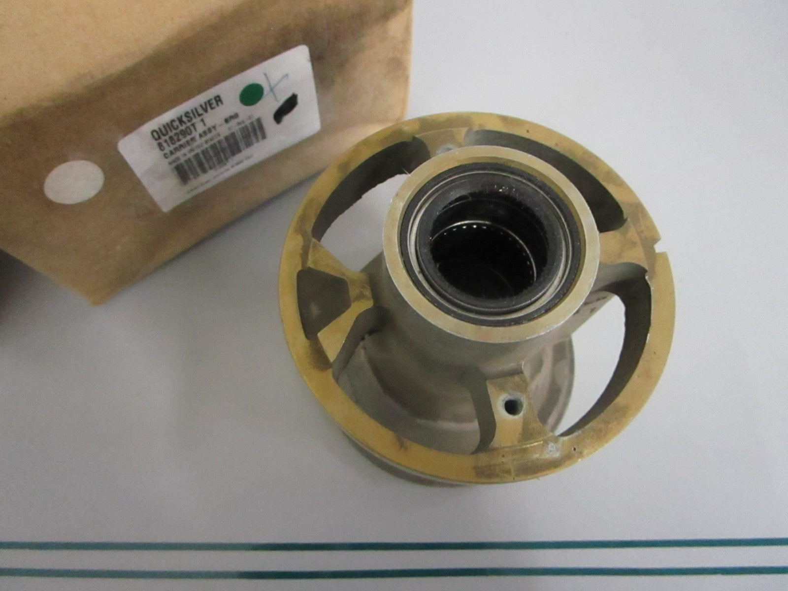 NEW OEM 818290T1 Mercury Quicksilver Bearing Carrier Assy 0820