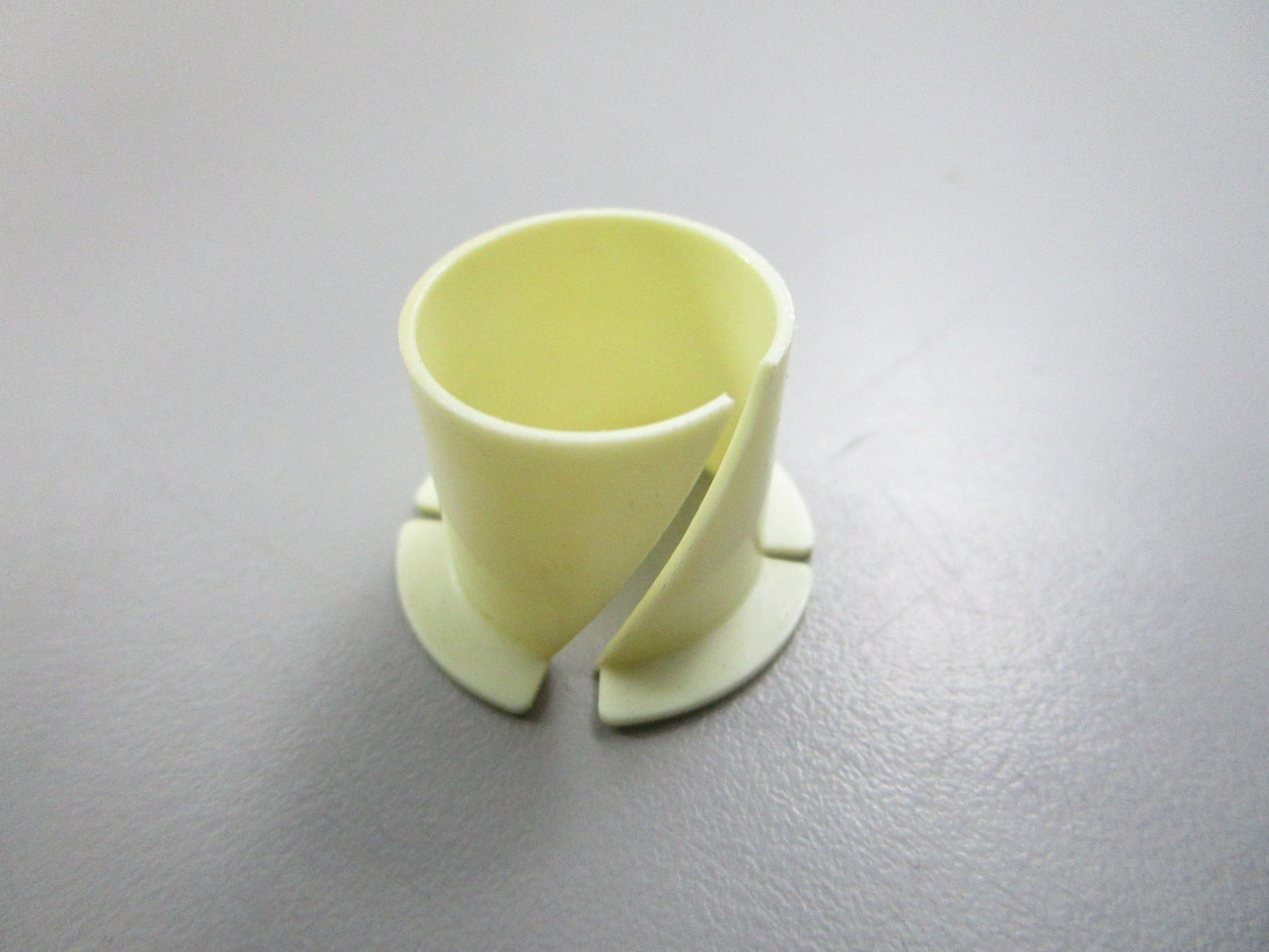 NEW OEM 121590 0121590 OMC Johnson Evinrude Bushing 0810
