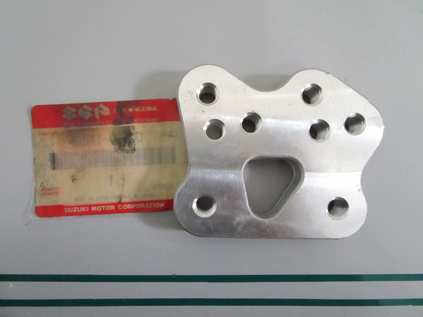 NEW OEM 43541-01H00 Suzuki Front Footrest Bracket 0820