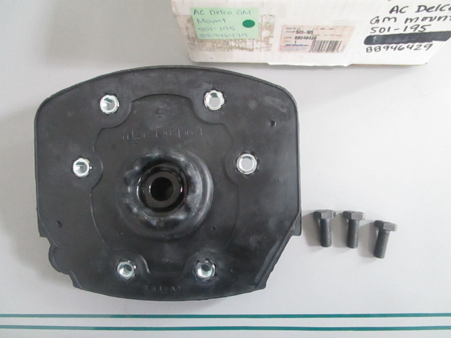 NEW OEM 501-195 88946429 AC Delco GM Mount 0820
