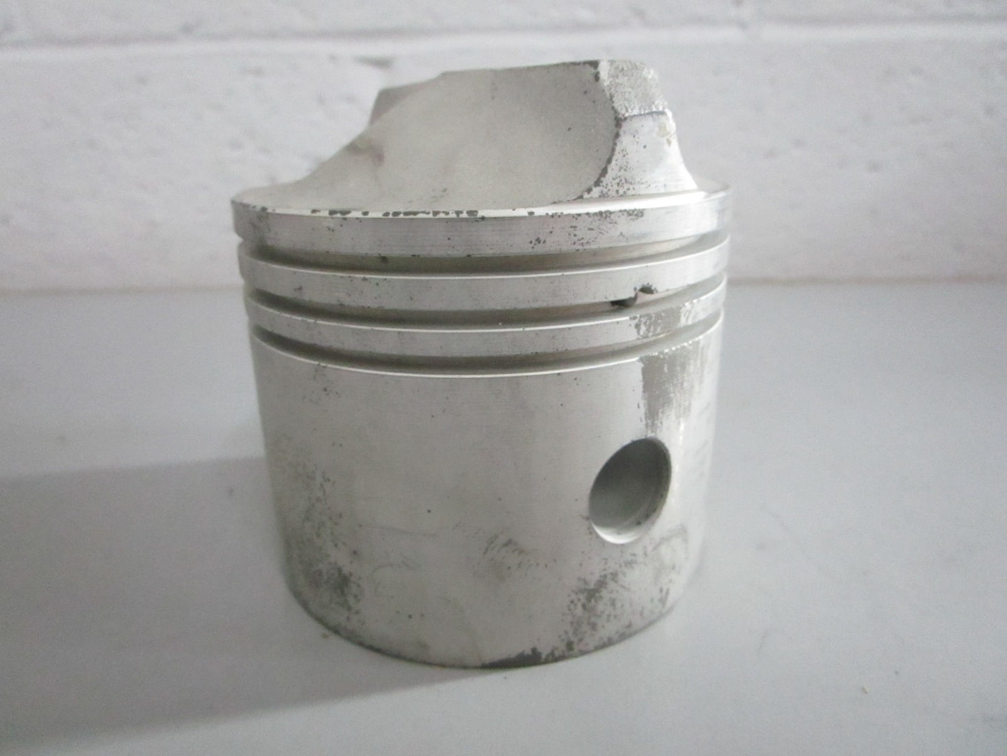 NEW OEM 380569 0380569 OMC Johnson Evinrude Piston 0820