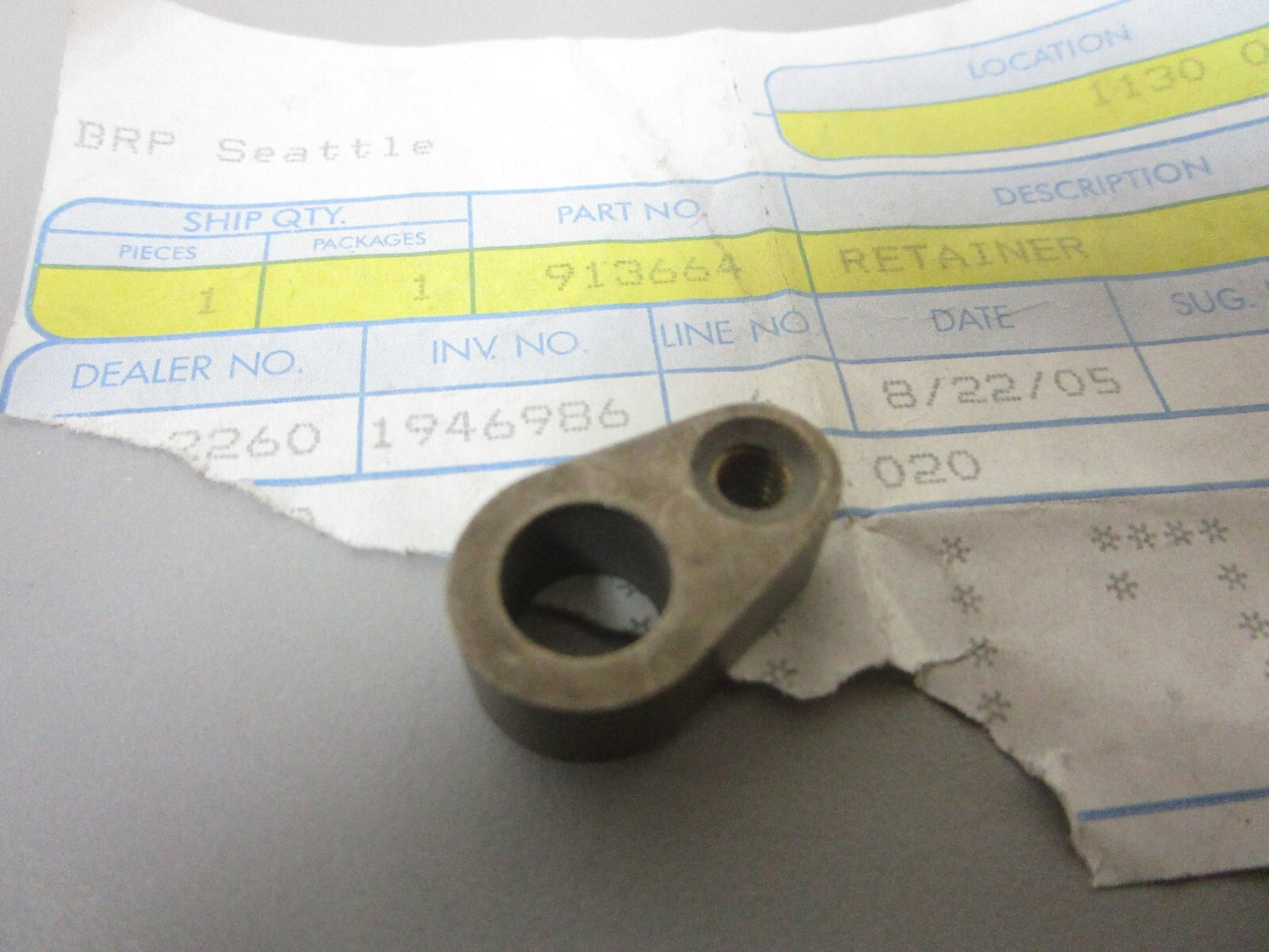 *NEW OEM* 0810 OMC Johnson Evinrude Retainer 913664 0913664