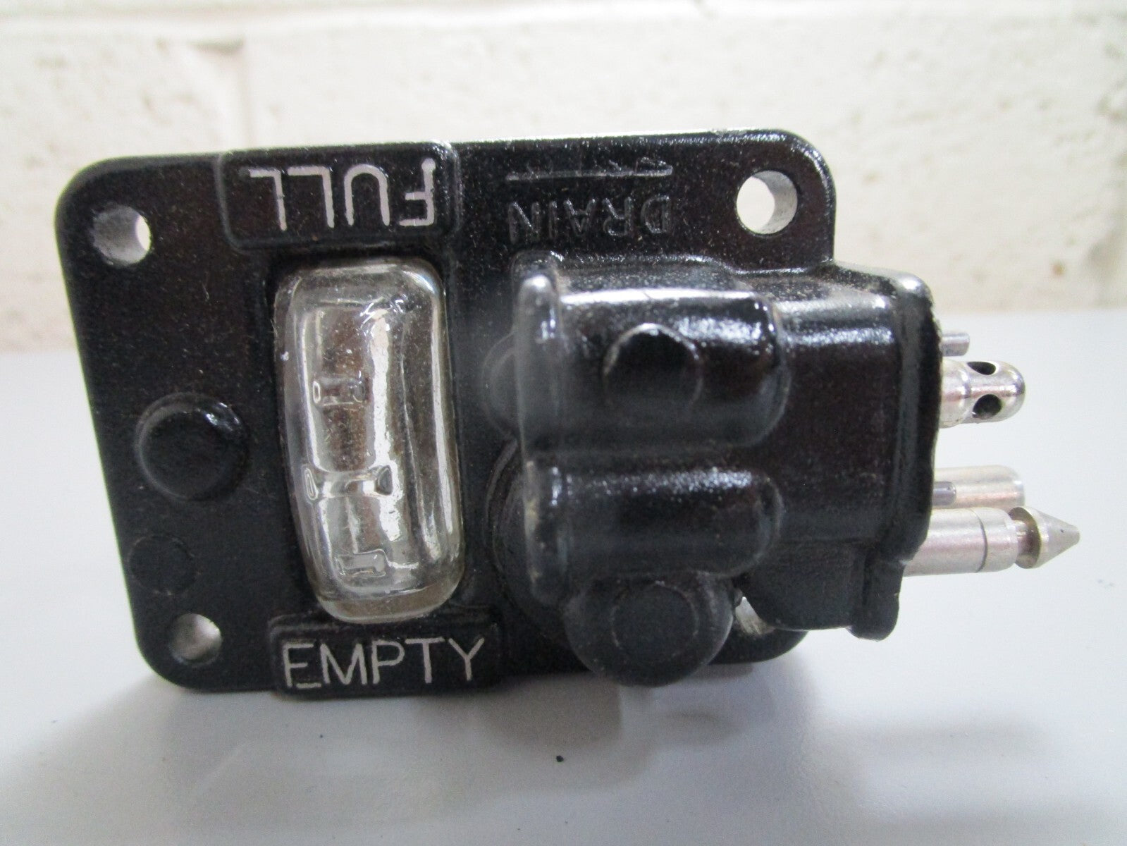 *NEW OEM* 0820 OMC Johnson Evinrude Fuel Housing 380397 0380397