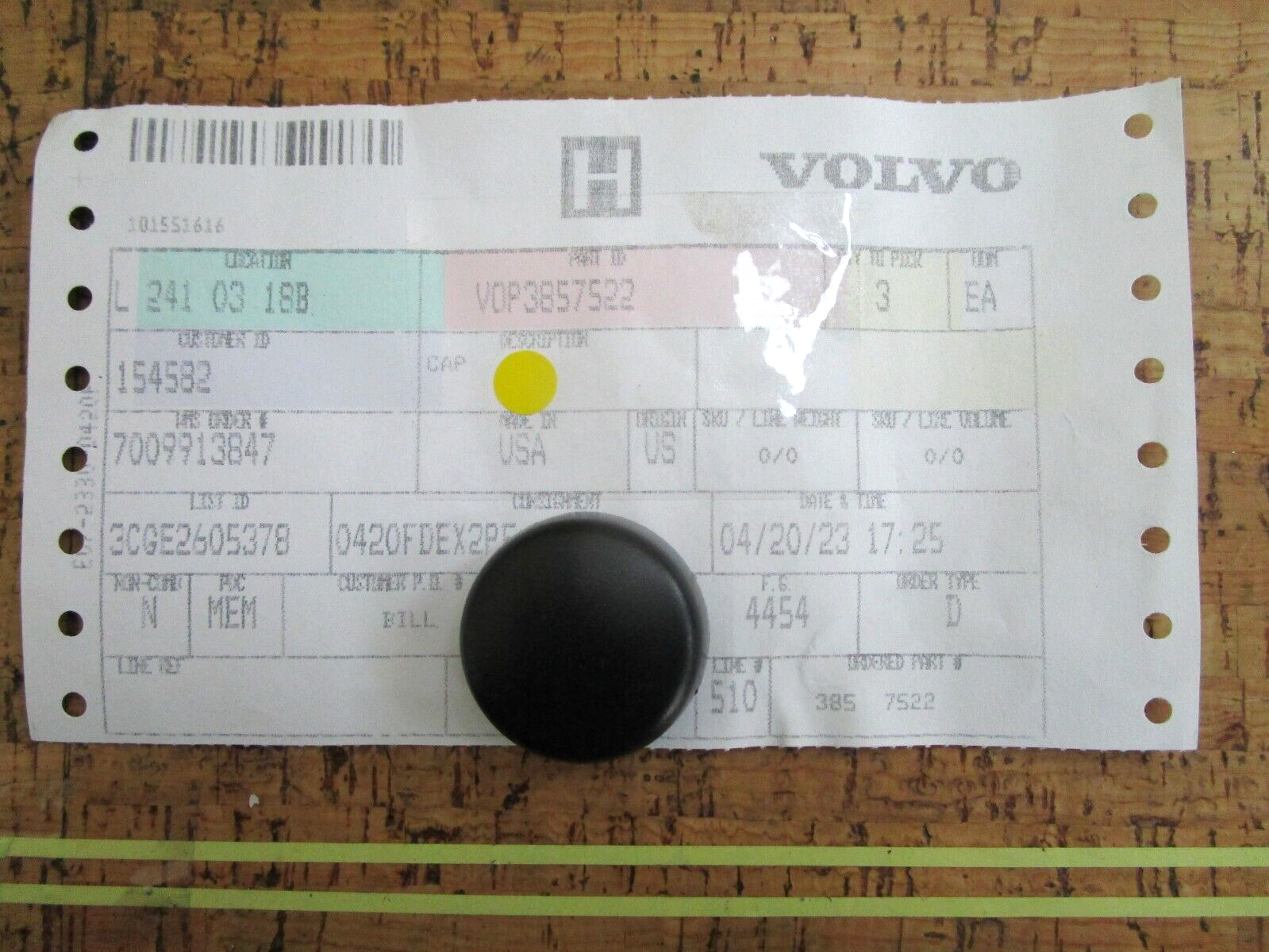 *NEW OEM* 0810 Volvo Penta Cap 3857522