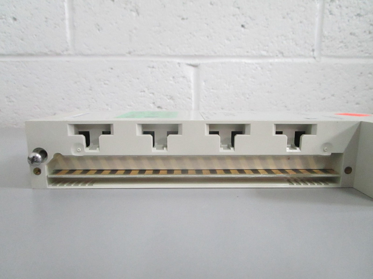 Schneider 140DAO84000 Modicon Quantum Discrete Output Module NEW OEM 0820
