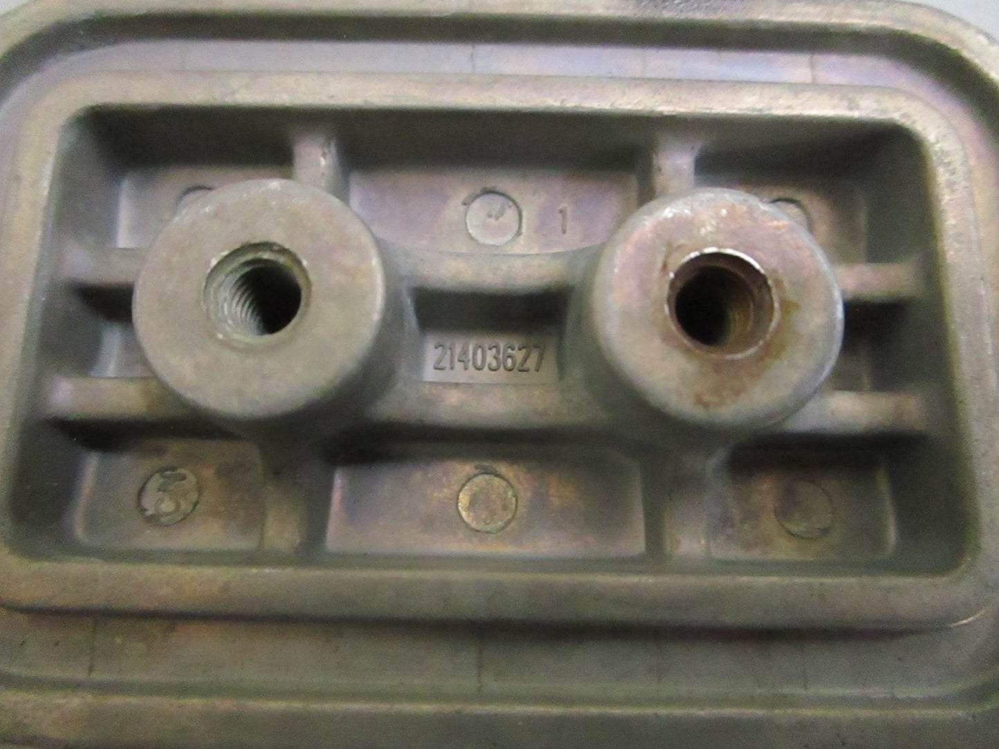*NEW OEM* 0820 Volvo Penta Cover Plate 21403627