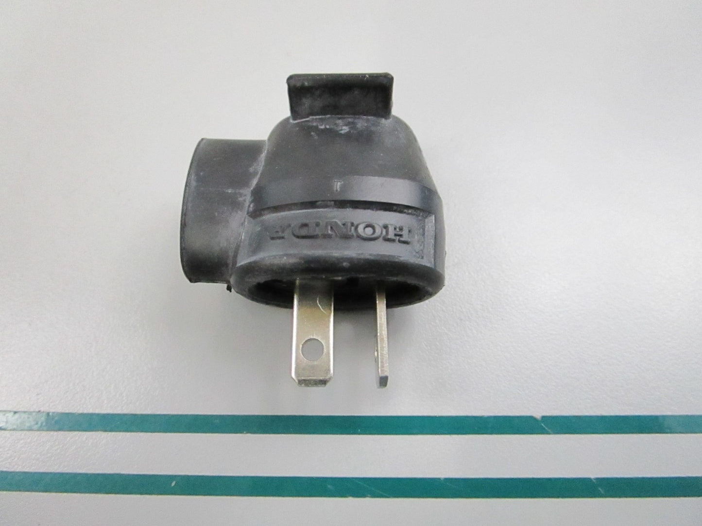 NEW OEM 31652-881-004 Honda Receptacle Plug 0810