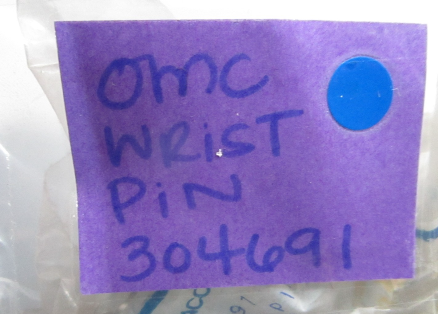 *NEW OEM* 0810 OMC Johnson Evinrude Wrist Pin 304691 0304691