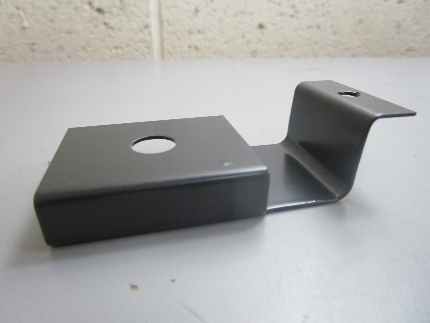 *NEW OEM* 0820 Volvo Penta Bracket 9514183