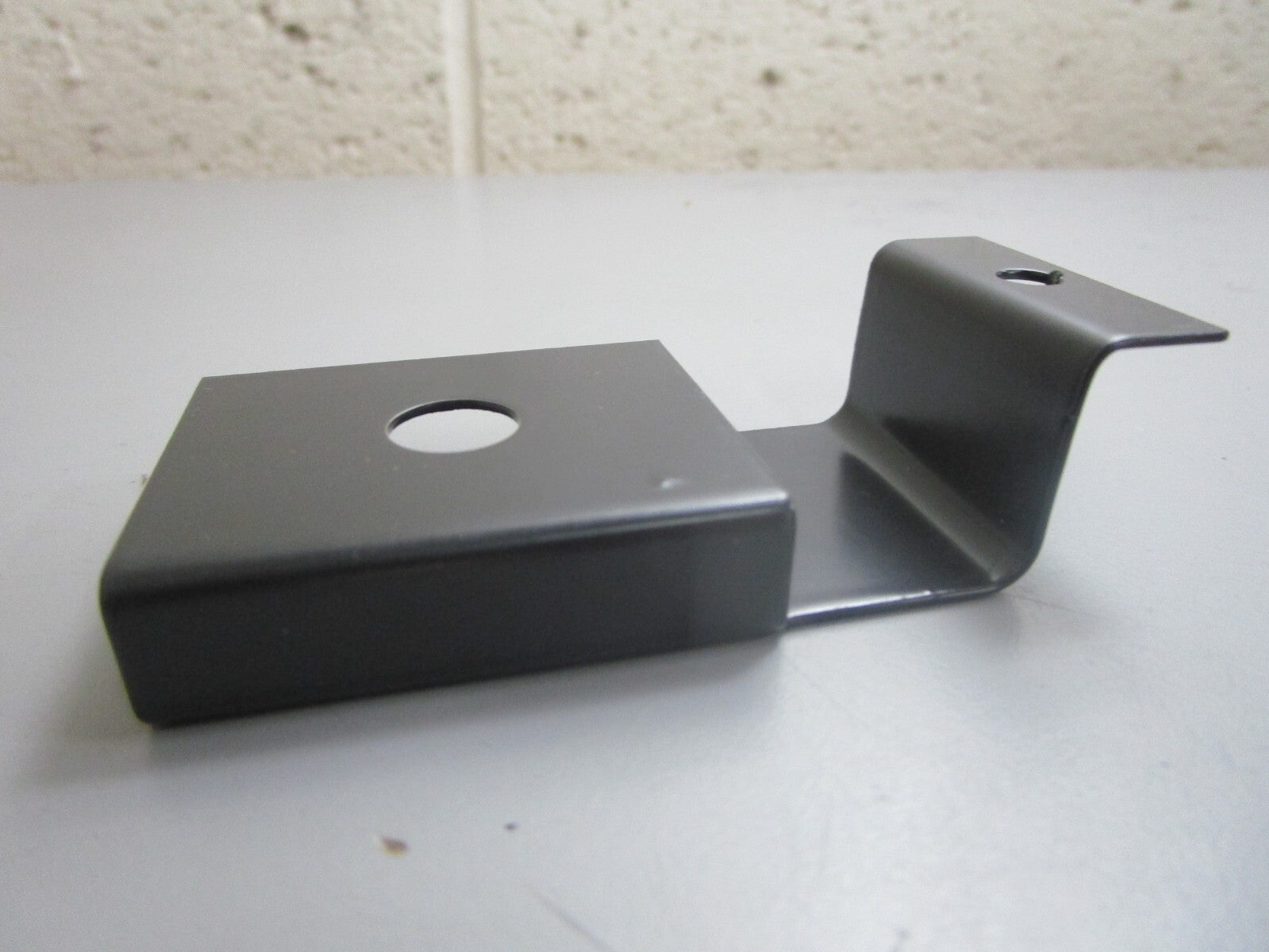*NEW OEM* 0820 Volvo Penta Bracket 9514183