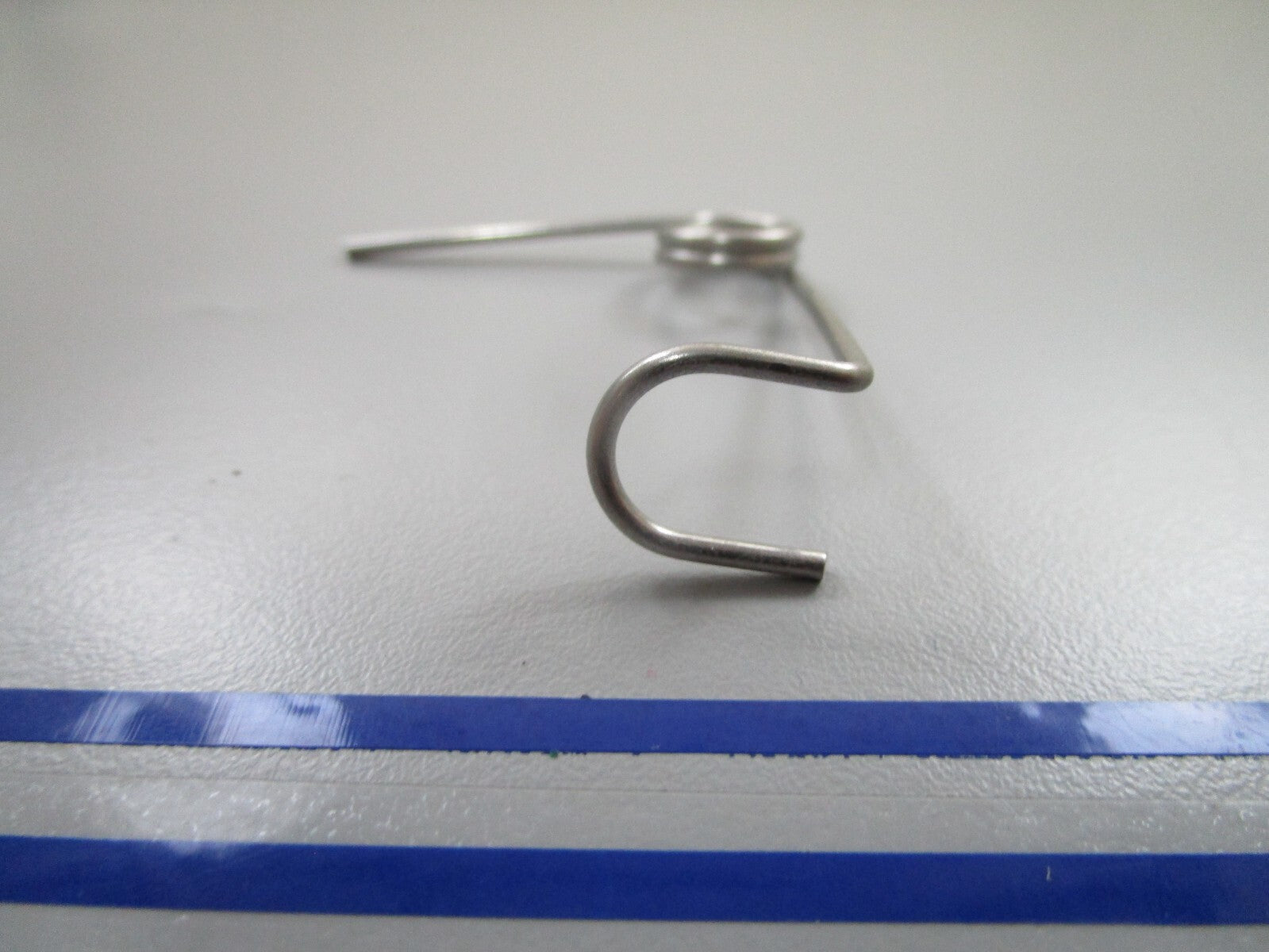 *NEW OEM* 0810 OMC Johnson Evinrude Spring 335297 0335297