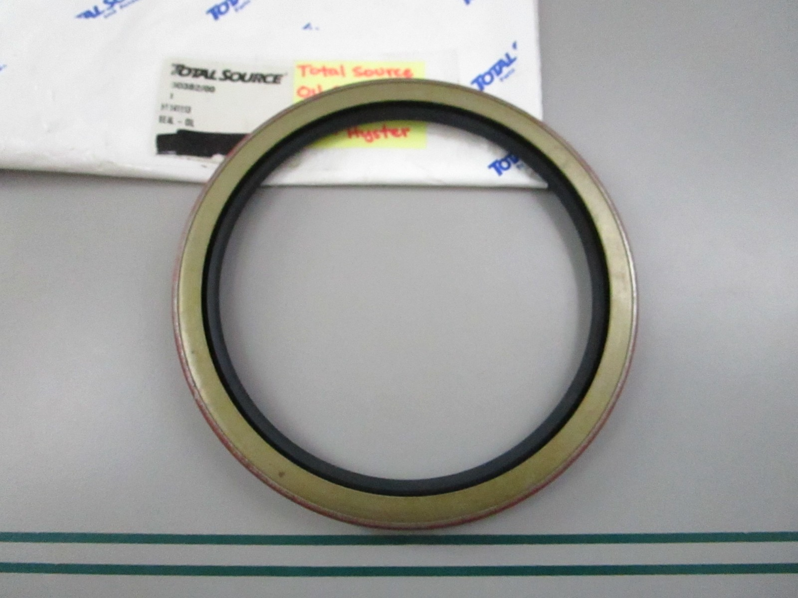 NEW HY141113 For: Hyster Total Source Oil Seal 0810