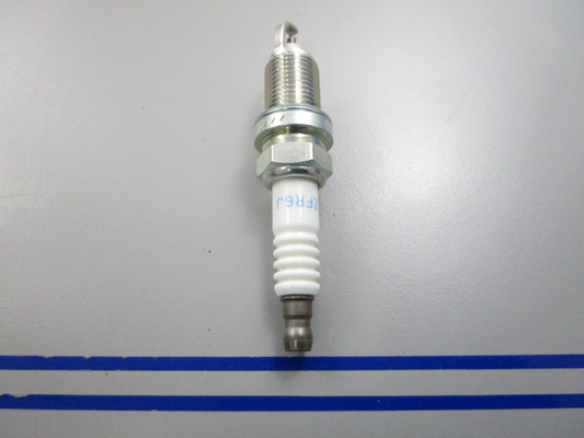 NEW IZDE6J NGK Spark Plug 0810