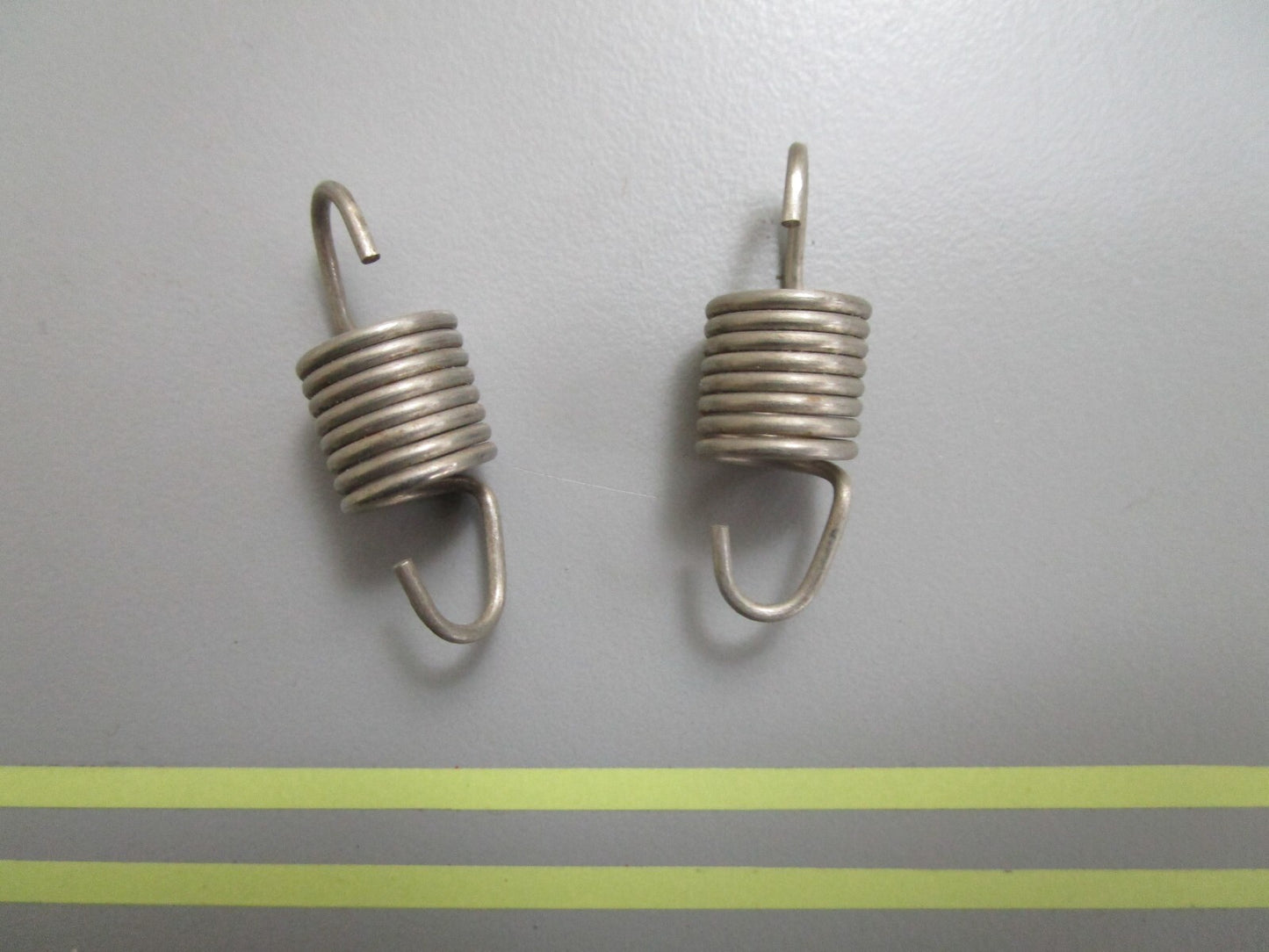 *NEW OEM* (LOT OF 2) 0810 OMC Johnson Evinrude Lock Spring 315176 0315176
