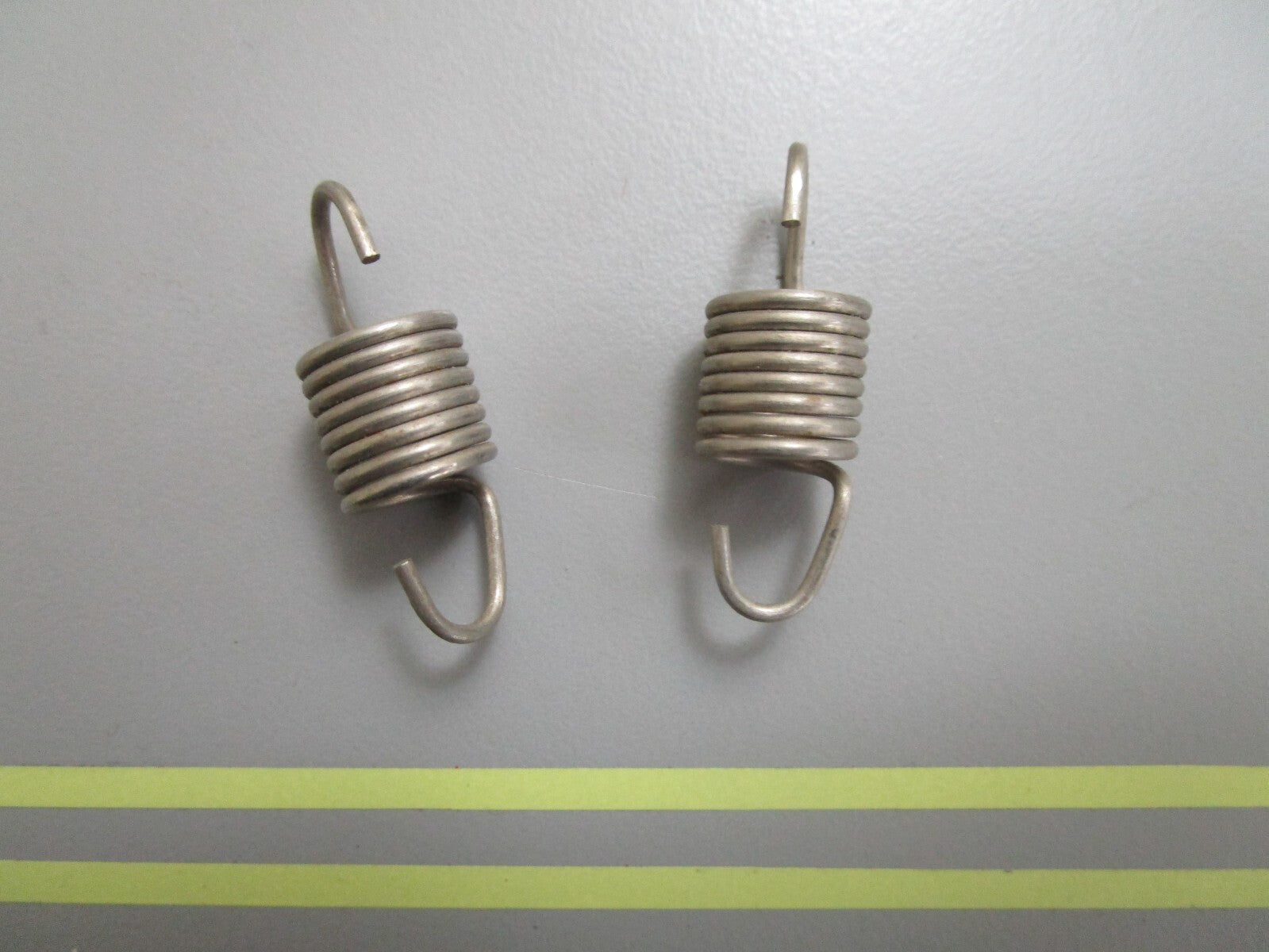 *NEW OEM* (LOT OF 2) 0810 OMC Johnson Evinrude Lock Spring 315176 0315176