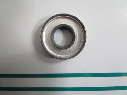 NEW OEM 324631 0324631 OMC Johnson Evinrude Prop Shaft Seal 0820