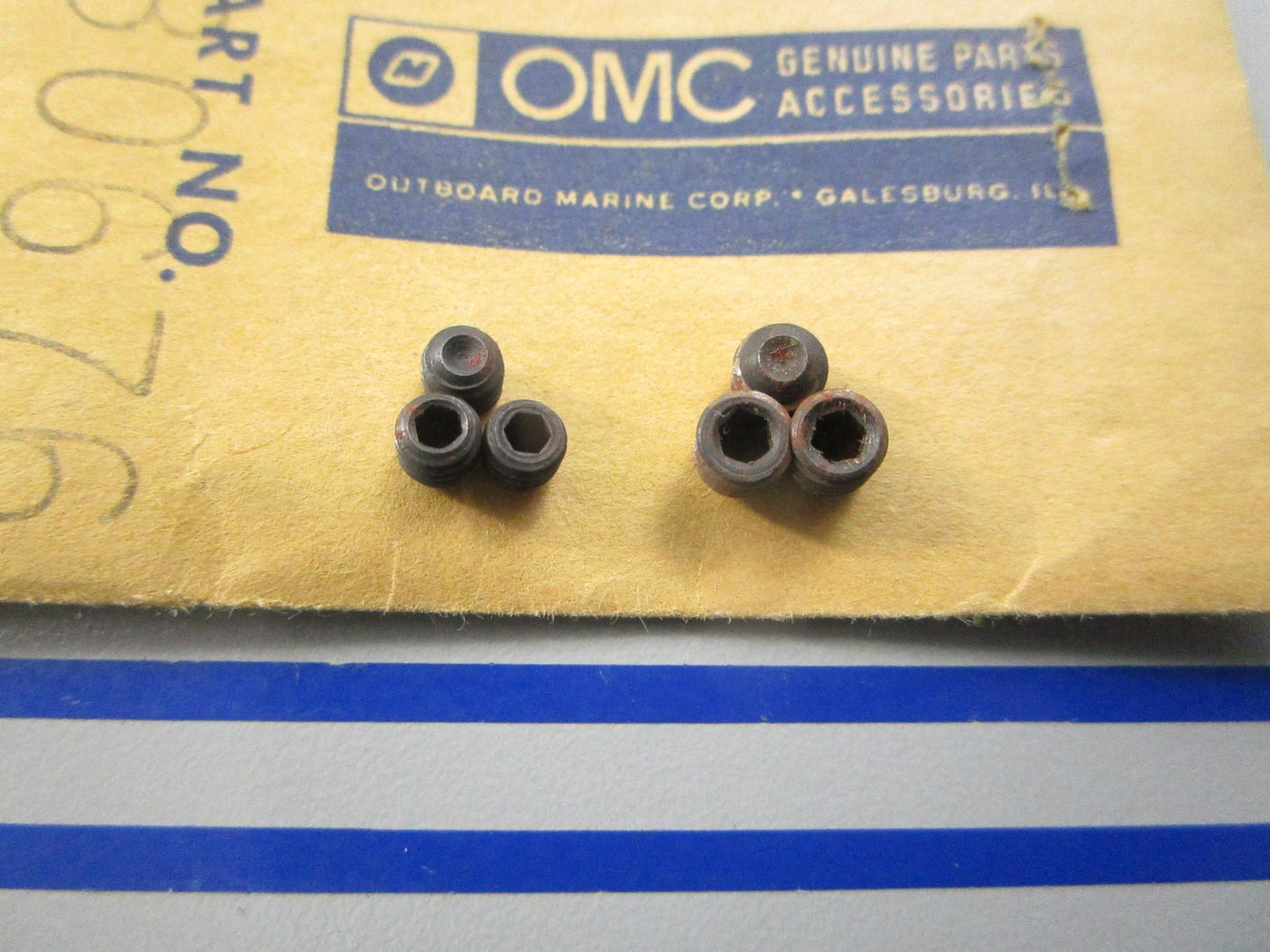 NEW OEM 380676 0380676 OMC Johnson Evinrude Screw Set Assembly 0810