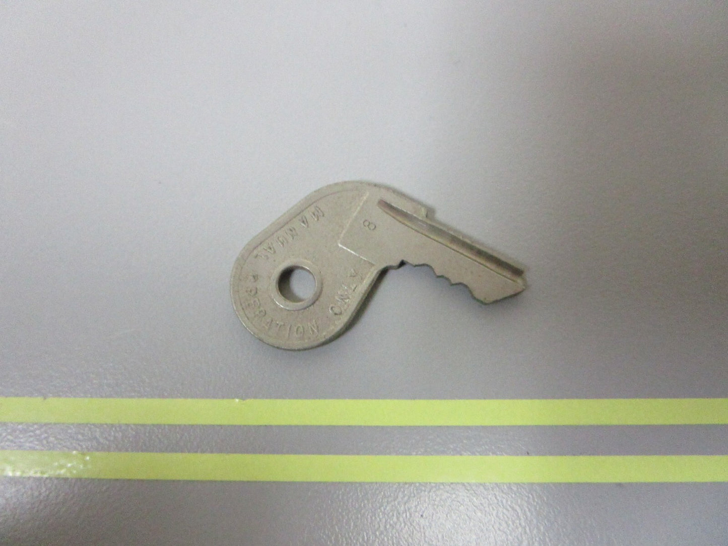 *NEW OEM* 0810 OMC Johnson Evinrude Ignition Key 73-8 501773 0501773