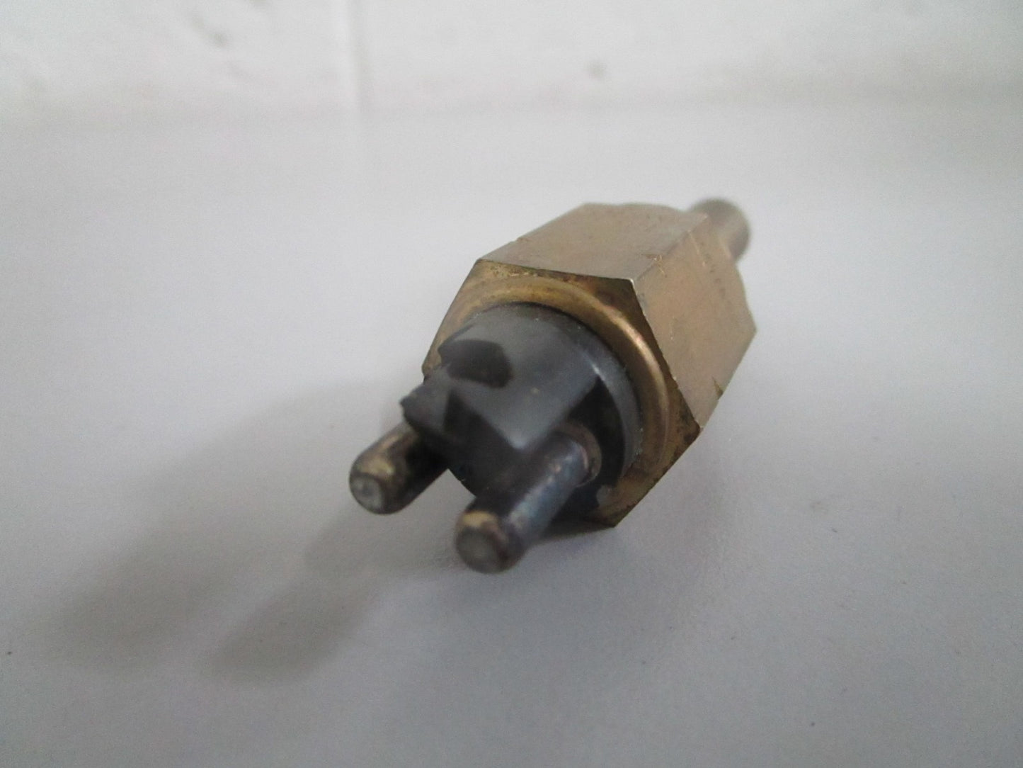 NEW OEM 0065451124 Mercedes-Benz Temperature Switch 0820