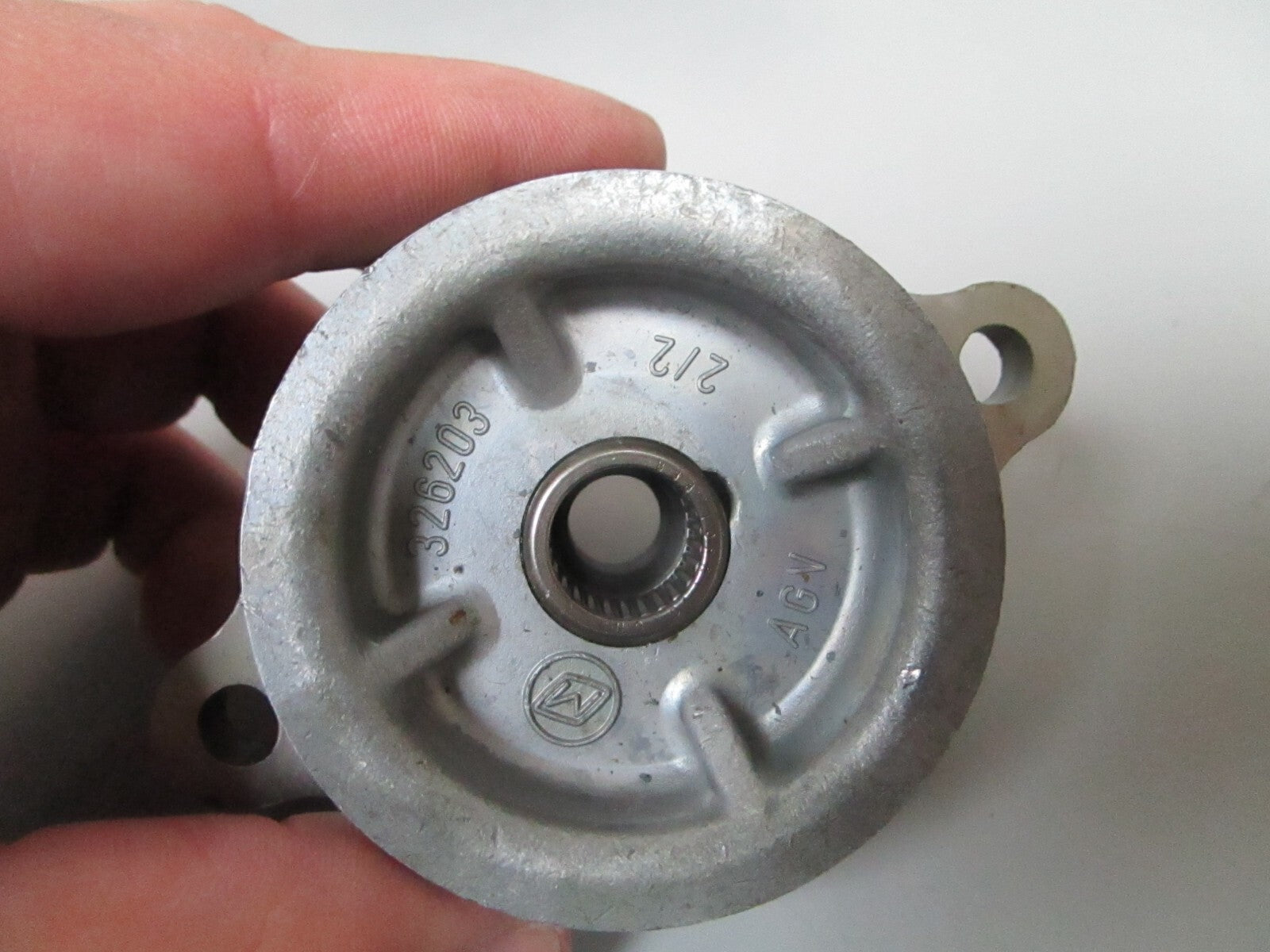 *NEW OEM* 0810 OMC Johnson Evinrude Gearcase Bearing Housing 326203 0326203