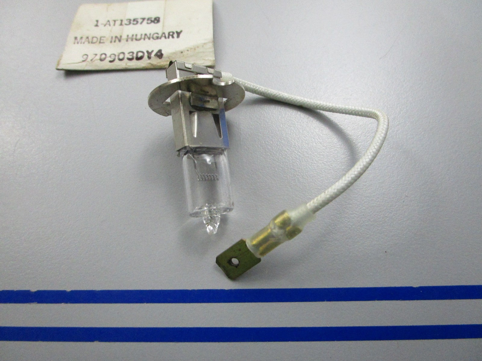 NEW OEM AT135758 John Deere Equipment Bulb 0810