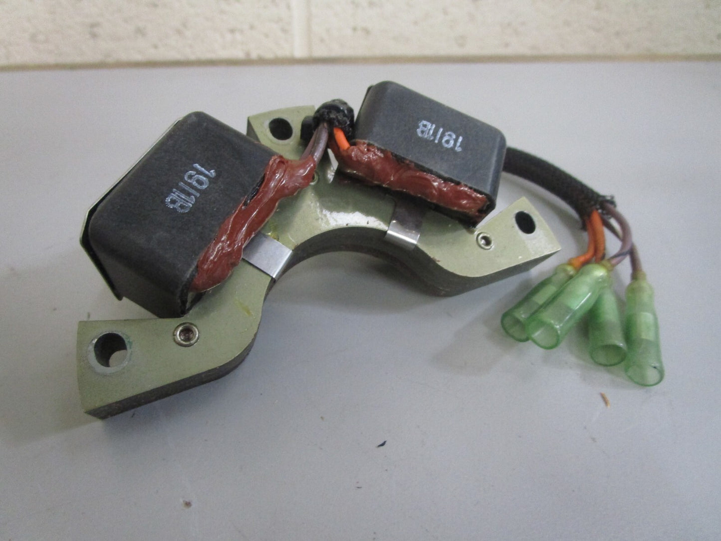 *NEW OEM* 0820 OMC Johnson Evinrude Coil & Lam Assy 445128 0445128