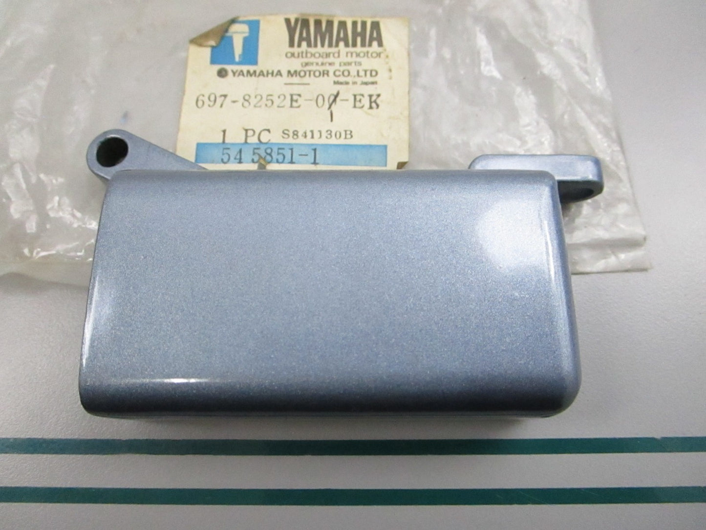 NEW OEM 697-8252E-00-EK Yamaha Cover 0810